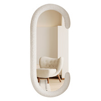Miroir sur pied asymétrique unique avec bordure en tissu éponge moelleux et rebord duveteux pour la décoration de salon de style nordique – Vente en gros