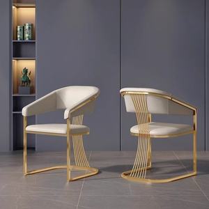 Chaise de négociation et de salle à manger d'hôtel de luxe avec accents dorés - Product Image 1