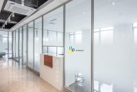 Cloison de séparation en verre modulaire pleine hauteur, moderne, pliable, avec cadre en aluminium trempé, pour bureaux, écoles et hôpitaux