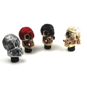 Poignée de levier de vitesse en résine tête de mort, pommeau de levier de vitesse personnalisé tête de mort - Product Image 1