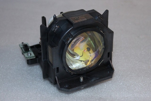 ET-LAD60A/LAD60 projector lamp bulb lamp PT-DZ770 DZ6700 DX810