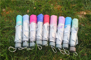 <span class=keywords><strong>Paraguas</strong></span> de Viaje Plegable de 3 Secciones con Estampado Digital Colorido <span class=keywords><strong>para</strong></span> Mujer, Manual, <span class=keywords><strong>para</strong></span> Sol y Lluvia, de Plástico Negro, Promocional, Publicitario, en Blanco - Product Image 2