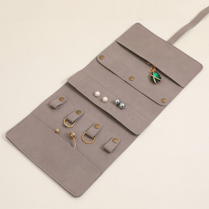 Étui de voyage en microfibre 1,4 mm avec logo personnalisé pour ranger bagues, boucles d'oreilles, colliers, montres, bracelets - Product Image 4