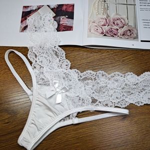 Culotte string sexy en soie glacée avec dentelle transparente, style européen et américain, taille basse, ajourée, pour femme - Product Image 1