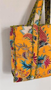 Sac fourre-tout réversible en coton matelassé à imprimé floral, sac à bandoulière pour voyages et shopping, pour femmes - Product Image 3