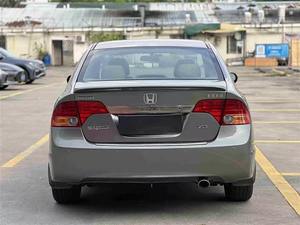 Voiture d'occasion <span class=keywords><strong>Honda</strong></span> <span class=keywords><strong>Civic</strong></span> <span class=keywords><strong>2006</strong></span> 1.8L Automatique Édition Deluxe Volant à Gauche Kilométrage 56000 Miles Essence Premium Berline Sièges en Cuir - Product Image 4