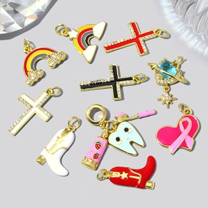 Colgante <span class=keywords><strong>de</strong></span> Corazón Arcoíris DIY <span class=keywords><strong>de</strong></span> Cobre con Zirconia, Accesorios <span class=keywords><strong>de</strong></span> Joyería para Botas, Lazos, Pulseras y Collares - Product Image 1
