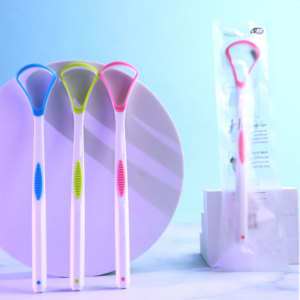 Raschietto per lingua in plastica con testa larga in silicone colorato per la pulizia della lingua - Product Image 1