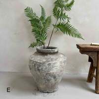 Pot en céramique népalaise antique finition rustique faite à la main avec des imperfections historiques pour la maison et le jardin Art Style Decor