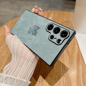 Coque de téléphone compatible avec Samsung S24 Ultra, nouvelle coque de protection intégrale antichoc en peau de mouton à motif feuille d'érable et micro-perforations. - Product Image 2