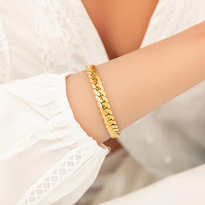 Pulseras de Moda, Oro de 18K, Acero de Titanio, Estilo Ligero y Lujoso, Joyería Estilo Instagram, Diseño de Cadena Multicapa - Product Image 2