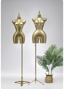 Mannequin féminin demi-corps BBL à surface mate, avec hanches et poitrine généreuses, idéal pour la présentation de robes brésiliennes - Product Image 5