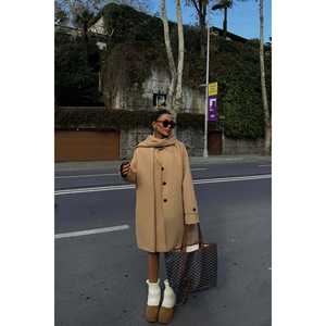 Manteau trench vintage marron pour femme avec détail boutonné sur le devant, en cuir PU imperméable, ceinture intégrée, rembourrage en coton pour l'automne et l'hiver - Product Image 2