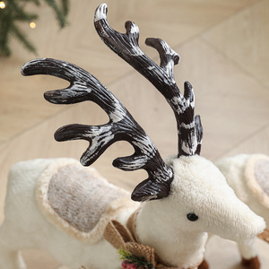 Juego de Renos Navideños Hechos a Mano, Juego de 3 Renos de Plástico Blanco con Astas Doradas para Decoración de Chimenea, Repisa, Suelo o Mesa - Product Image 3