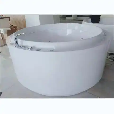 67 אינץ לבן גומחת אקריליק חם אמבטיה עם מטוסי מרכז ניקוז קטן עגול Whirlpool יפני אמבטיה