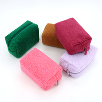 Sac de toilette de voyage en peluche Teddy couleur bonbon, vente chaude, logo personnalisé, sac cosmétique en sherpa, pochette à fermeture éclair pour femmes