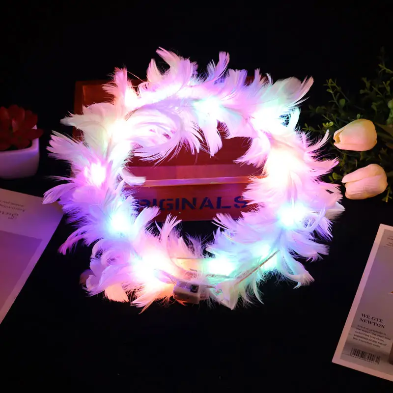 Cocar de penas de anjo com guirlanda luminosa e pingente, novidade barata, faixa colorida de LED para menina