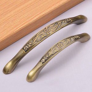Manijas de gabinete retro europeas de Disney, diseño de flor hueca de aleación de zinc para puertas y cajones de muebles - Product Image 1