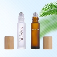 Vente en gros de flacons en verre transparent givré brun vides pour huiles essentielles et parfums, 5 ml, 10 ml, 15 ml, avec bouchon en bambou et bille en métal