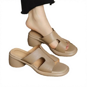 Sandales à talon épais et ouvertes pour femme, en cuir de vachette, semelle en polyuréthane, à enfiler, pour l'extérieur - Product Image 4