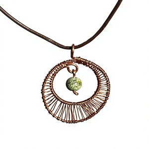 Collier élégant en cuivre avec une chaîne confortable, idéal pour un usage quotidien et pour les amateurs de mode - Product Image 1