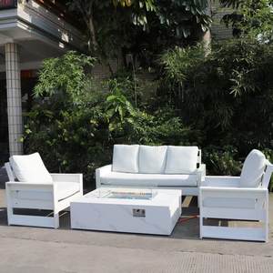 Ensemble <span class=keywords><strong>de</strong></span> table <span class=keywords><strong>de</strong></span> foyer en <span class=keywords><strong>pierre</strong></span> frittée et sectionnelle <span class=keywords><strong>de</strong></span> patio extérieur <span class=keywords><strong>de</strong></span> 5 pièces en blanc avec coussins et couvercle/roche <span class=keywords><strong>de</strong></span> <span class=keywords><strong>lave</strong></span> - Product Image 4