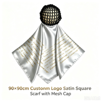 Écharpe carrée en satin imprimée sur mesure 90x90cm avec bonnet en maille noire assorti, kit couvre-chef pour cadeau promotionnel d'entreprise