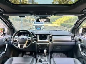 SUV Usato Ford Everest 2.0T Benzina AWD Lusso 5 Posti 2017 LHD Automatico 245 CV Off-Road Potente - Vendita Calda - Product Image 3