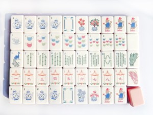 Jeu de Mahjong portable américain avec tuiles en acrylique à quatre couches européennes/américaines à griffures manuelles – Ensemble de Mahjong durable avec jokers - Product Image 5