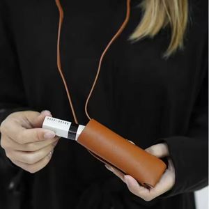 Élégant porte-rouge à lèvres en cuir PU avec chaîne et cordon de cou, accessoire de voyage portable pour femmes - Product Image 4