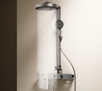 Système de douche moderne en laiton brossé or rose avec barre plate, robinet thermostatique, douche pluie, étagère de rangement et porte-serviettes