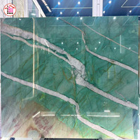 Dalles de pierre naturelle Émeraude Royale verte, effet paysager, pour mur d'accentuation de villa, vert émeraude dégradé avec veines argentées, poli miroir