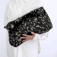Sac à main en poils de veau personnalisé OEM, sac cosmétique en cuir véritable pour femme, pochette en cuir souple surdimensionnée à fermeture roll-top
