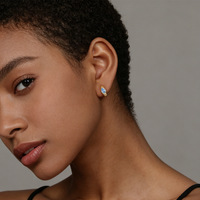 Boucles d'oreilles créoles Glowluxe en forme de goutte d'eau avec CZ bleu, design minimaliste, bijoux en cuivre plaqué or 14 carats, boucles d'oreilles tendance