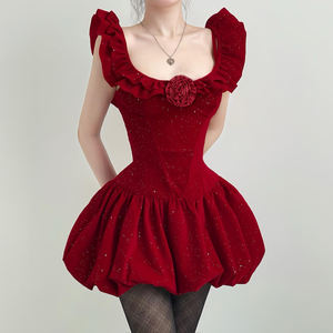 Elegante y Chic Vestido Camisero sin Mangas con Hombros Descubiertos, Estampado Floral Digital y Volantes Naturales - Product Image 1