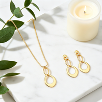 Collier pendentif long en forme de goutte d'eau entrelacée avec boucle creuse, style minimaliste chic et massif, pour femme, idéal pour le quotidien et le bureau, parure de bijoux tendance.