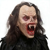 Masque de vampire en latex intégral avec crocs, bouche sanglante, visage plissé, yeux rouges, reflets blancs – Masque tendance pour Halloween et soirées cosplay