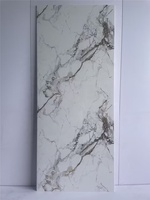 Panneaux muraux en plastique effet carrelage béton, motif nuages dorés