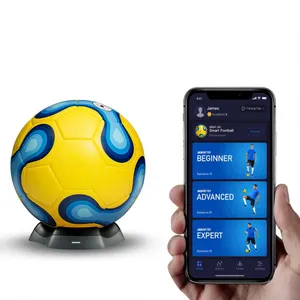 Allenamento all'aperto ricreazione insegnamento competizione calcio intelligente con APP adatta