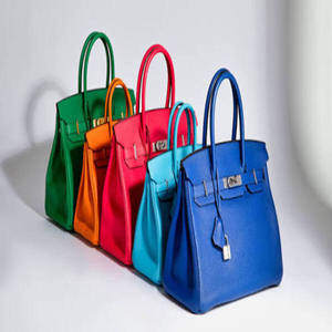 Sac à main de luxe pour femme en similicuir avec pompon élégant, fermeture éclair sécurisée, deux poignées et intérieur spacieux – Sac à main tendance - Product Image 2