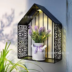 Estante de Pared Solar con Forma de Flor y Luz, Jardinera Decorativa de Hierro para Exteriores, Diseño Vertical con Forma de Casa - Product Image 1