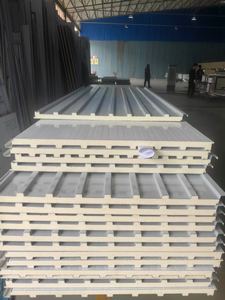 Panneaux sandwich en polyuréthane haute performance pour entrepôts frigorifiques, murs et toits industriels, système d'isolation thermique supérieur - Product Image 3