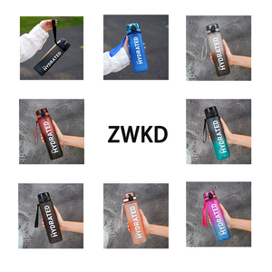 Bouteille d'Eau Motivationnelle en Tritan Sans BPA de 950 ml, Étanche, Style Minimaliste, avec Marqueur de Temps pour le Camping - Product Image 6