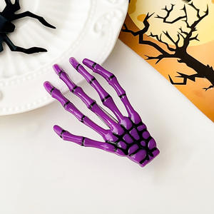 Pince à cheveux en forme de main de squelette d'Halloween, accessoires de fête amusants sur le thème des fantômes - Product Image 5