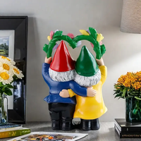 Figurine en résine de couple de gnomes avec couronne florale, peinte à la main, statue artistique, décoration de Noël pour la maison, modèle de collection pour les fêtes