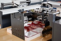 Machine à plastifier automatique 540 pour films pré-enduits, petit plastifieur thermique pour lamination de papier d'impression numérique BOPP mat et brillant