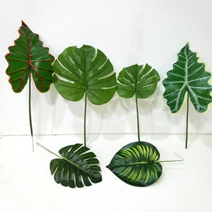 YOPIN-5068 Feuilles vertes artificielles de Monstera variées pour décoration murale de fond vert - Product Image 2