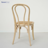 Chaise Thonet empilable en bois avec assise en rotin pour mariage - Offre Spéciale