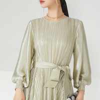 Robe midi élégante pour femme en tissu froissé et brillant, de haute qualité, à manches longues, ample, décontractée, avec ceinture