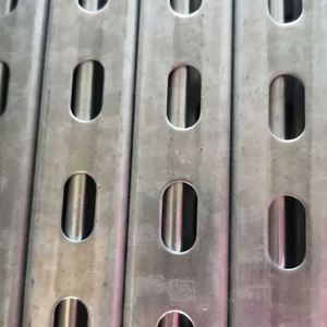 Fabricant chinois de rails perforés en acier galvanisé à fentes, soudés et pliés, pour usage commercial, profilés en C - Product Image 2